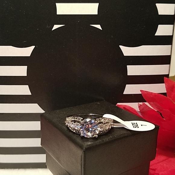 💎Beautiful Round Cut CZ RING - Picture 6 of 7